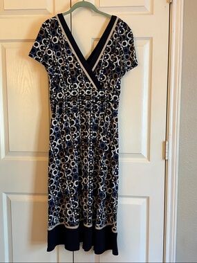 Sandra Darren Women's Navy and White Geometric Wrap Dress